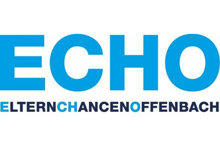 Logo in blauer Schrift: ECHO sind die Anfangsbuchstaben für Eltern Chancen Offenbach