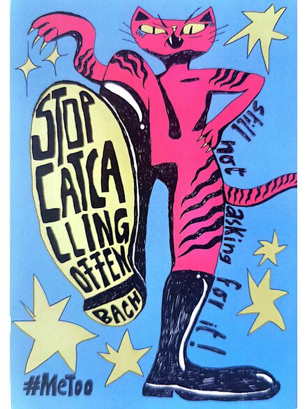Eine pinkfarbene Katze im Comicstil gezeichnet trägt unter dem Schuh den Aufdruck "Stop Catcalling Offenbach"