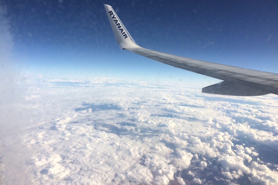 Ryanair Flieger über den Wolken
