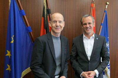 Stadtdekan Holger Kamlah und Oberbürgermeister Dr. Felix Schwenke