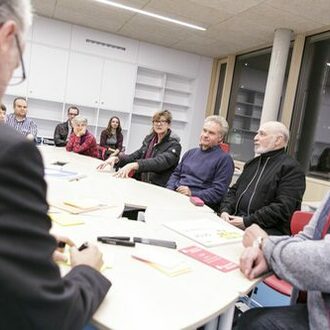 Bürger diskutieren in Kleingruppen