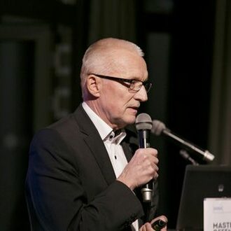 Jürgen Amberger, Leiter der Wirtschaftsförderung, am Mikrofon