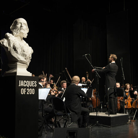 Neujahrskonzert Capitol Symphonie Orchester mit Büste Jacques Offenbach
