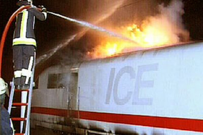Triebkopf des ICE brennt im Hauptbahnhof