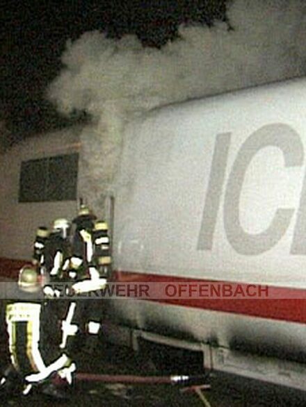 2001 ICE-Brand im Hauptbahnhof