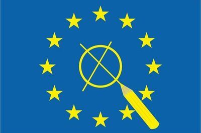 Europaflagge mit einem gelben Stift, der in der Mitte der Flagge ein Feld ankreuzt